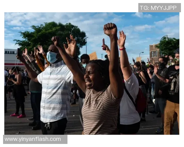 莫比莱事件引发示威潮,全美多地爆发大规模抗议活动 莫比莱事件引发示威潮,全美多地爆发大规模抗议活动